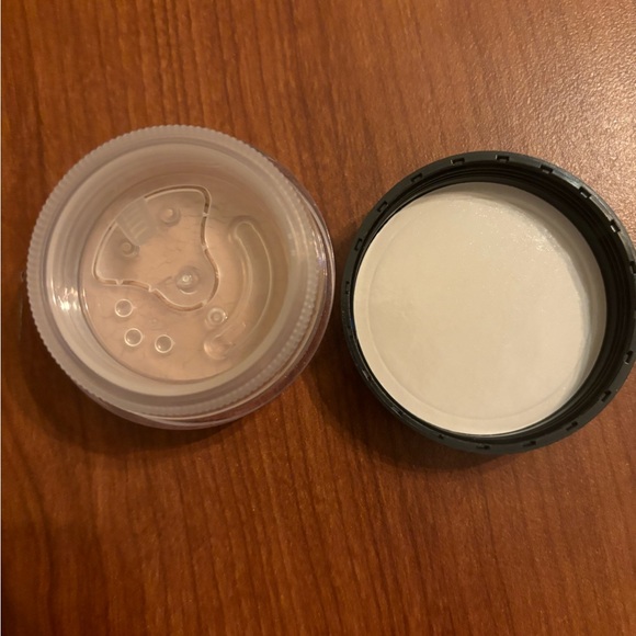 Bare Minerals concealer foundation makeup in Summer Bisque universal shade NEW! - Picture 2 of 3